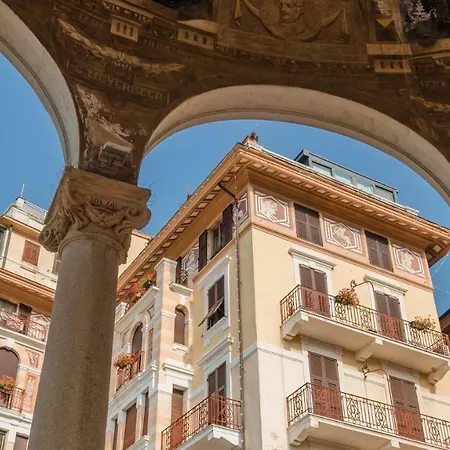 Ξενοδοχείο Miramare 4*